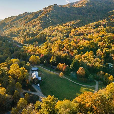 Engadine Inn And Cabins Candler Екстериор снимка
