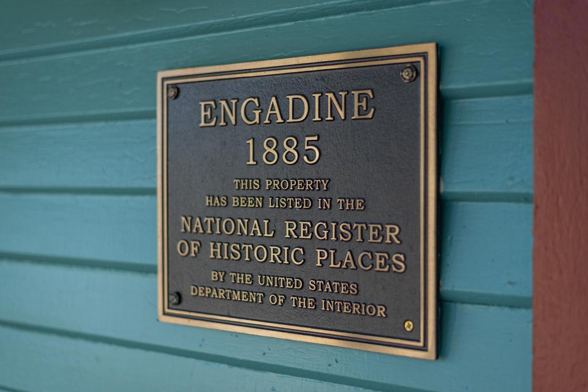 Engadine Inn And Cabins Candler Екстериор снимка