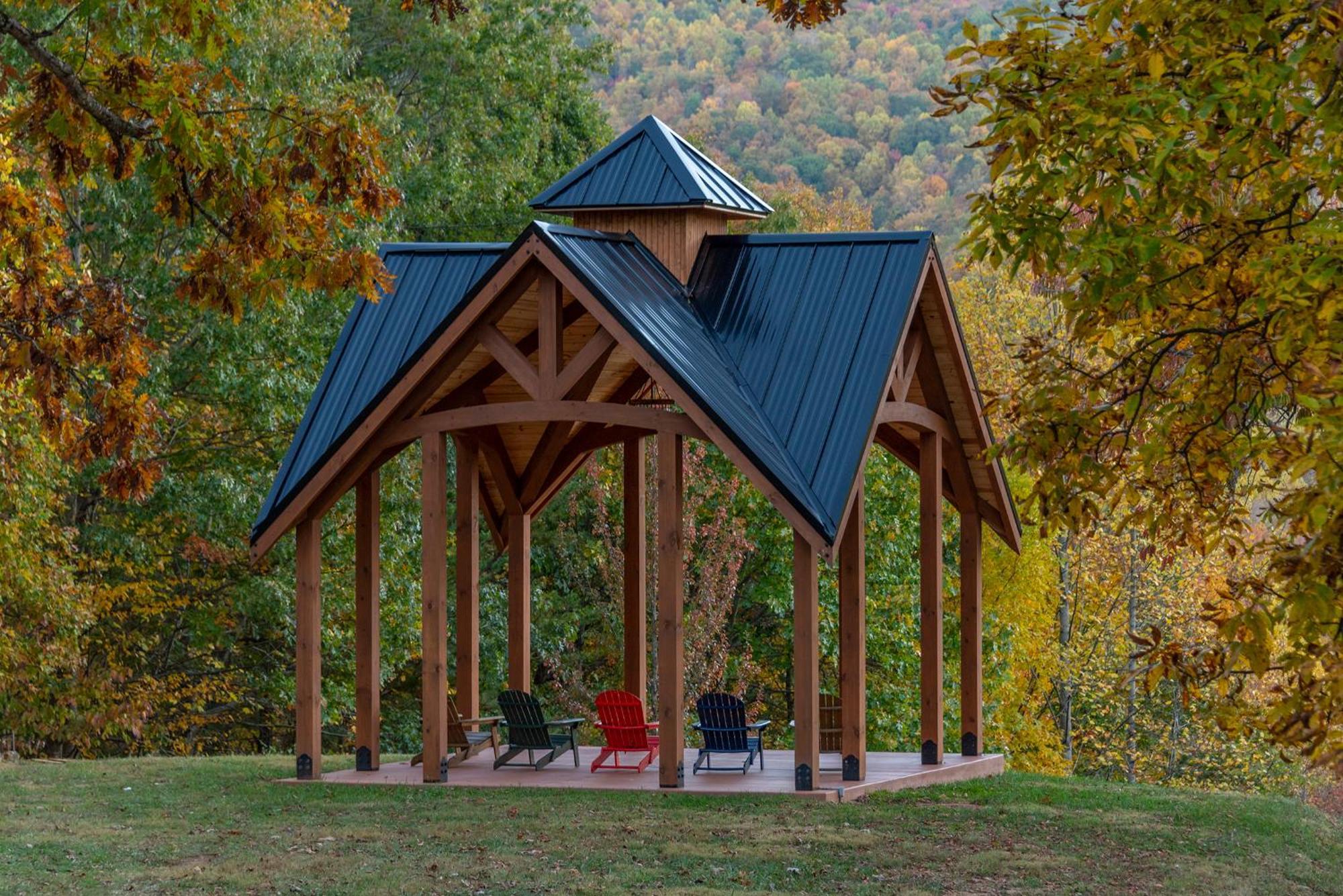 Engadine Inn And Cabins Candler Екстериор снимка