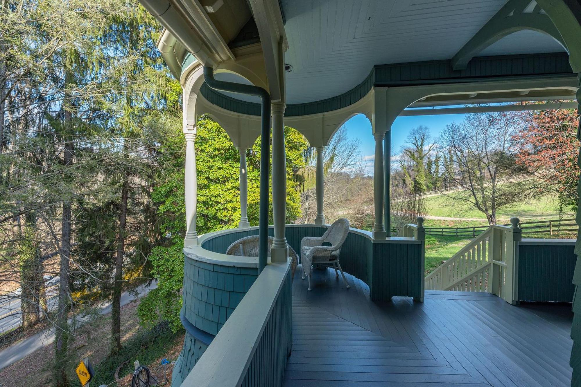 Engadine Inn And Cabins Candler Екстериор снимка