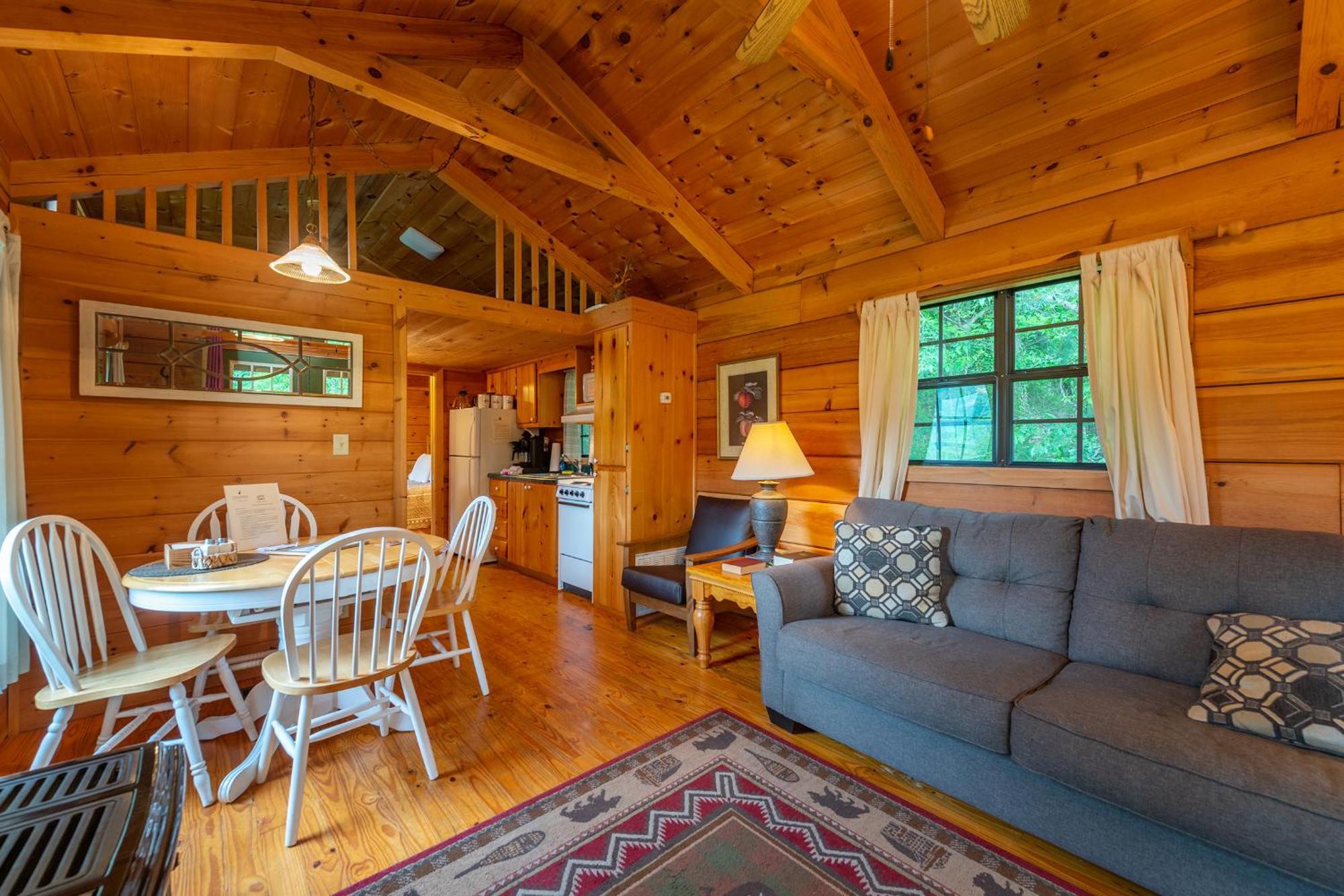 Engadine Inn And Cabins Candler Екстериор снимка