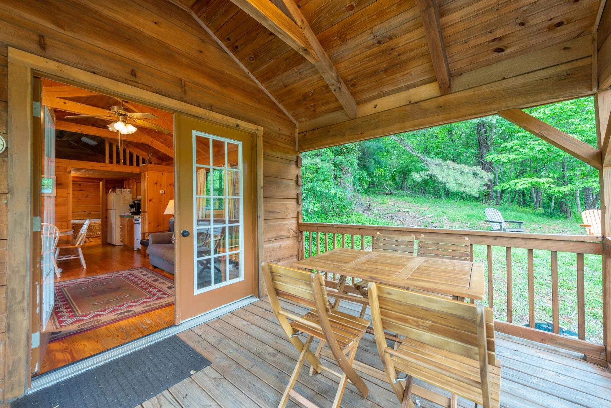 Engadine Inn And Cabins Candler Екстериор снимка