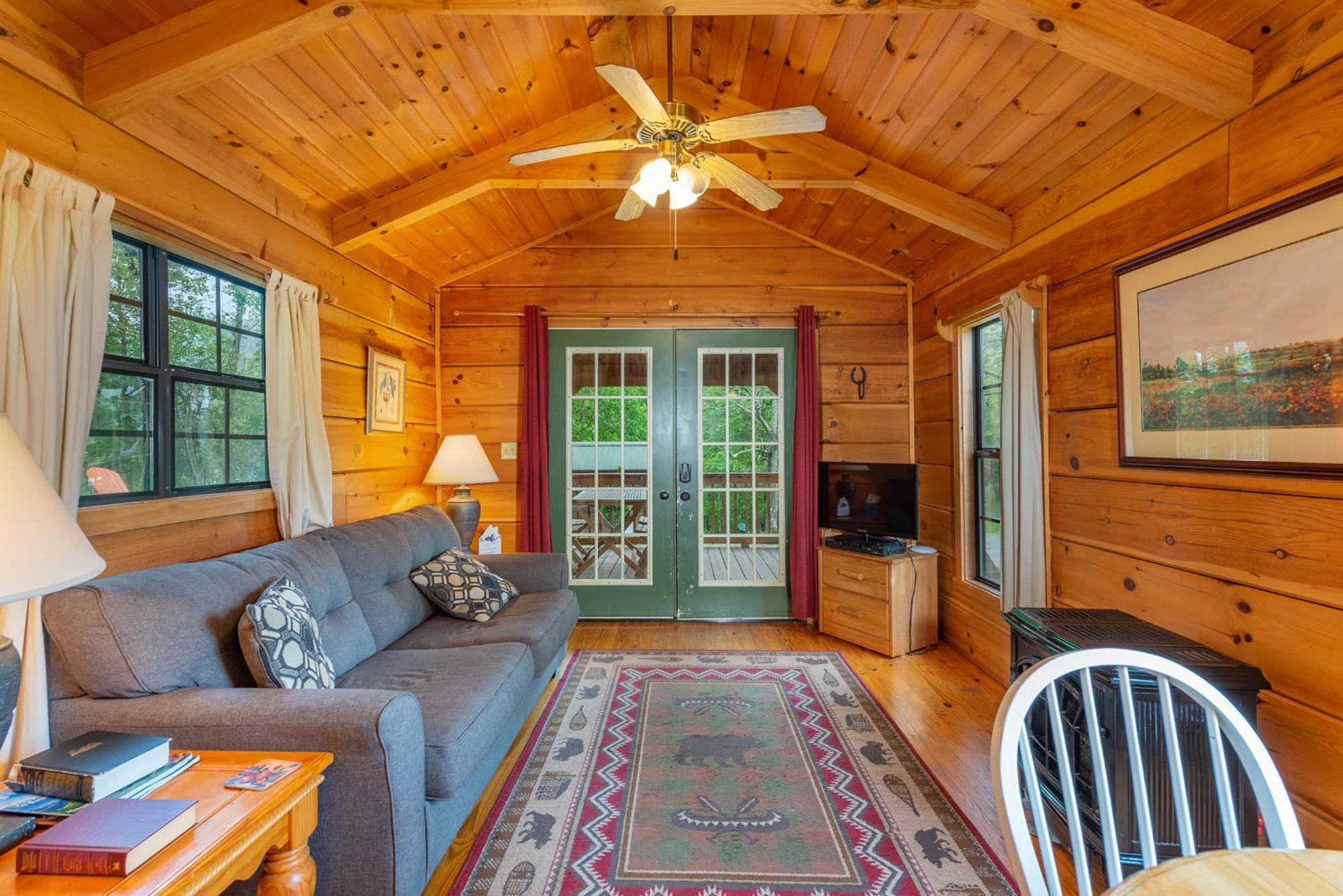 Engadine Inn And Cabins Candler Екстериор снимка
