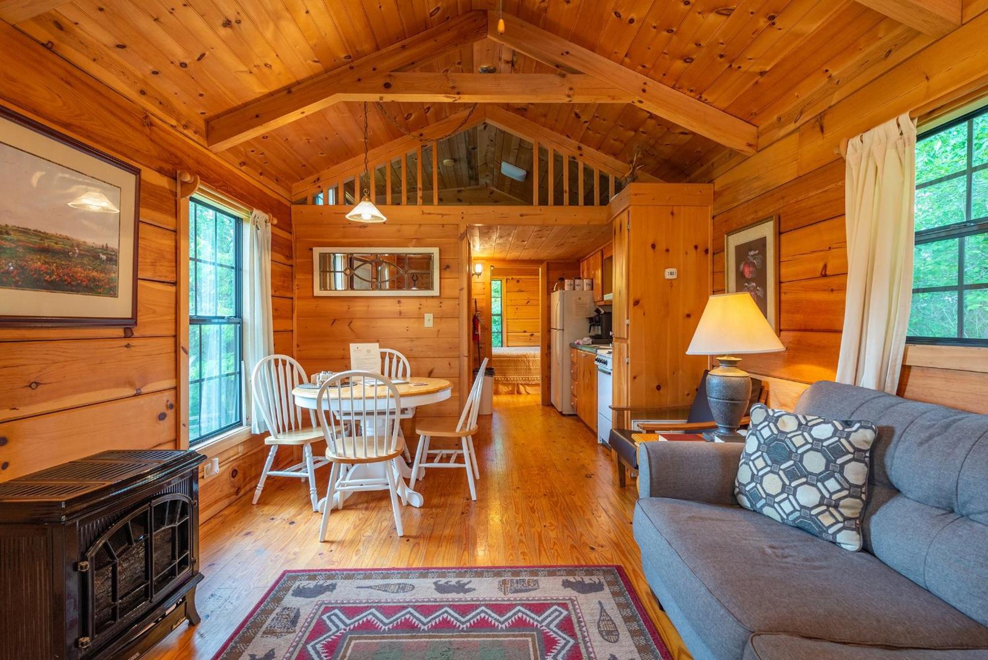 Engadine Inn And Cabins Candler Екстериор снимка