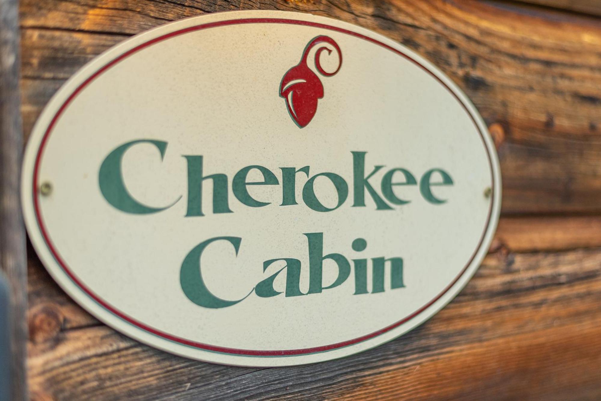 Engadine Inn And Cabins Candler Екстериор снимка