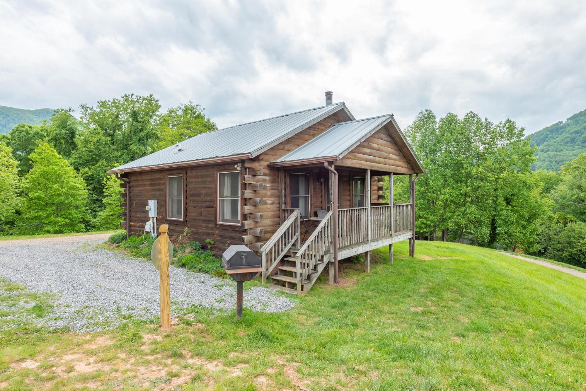 Engadine Inn And Cabins Candler Екстериор снимка