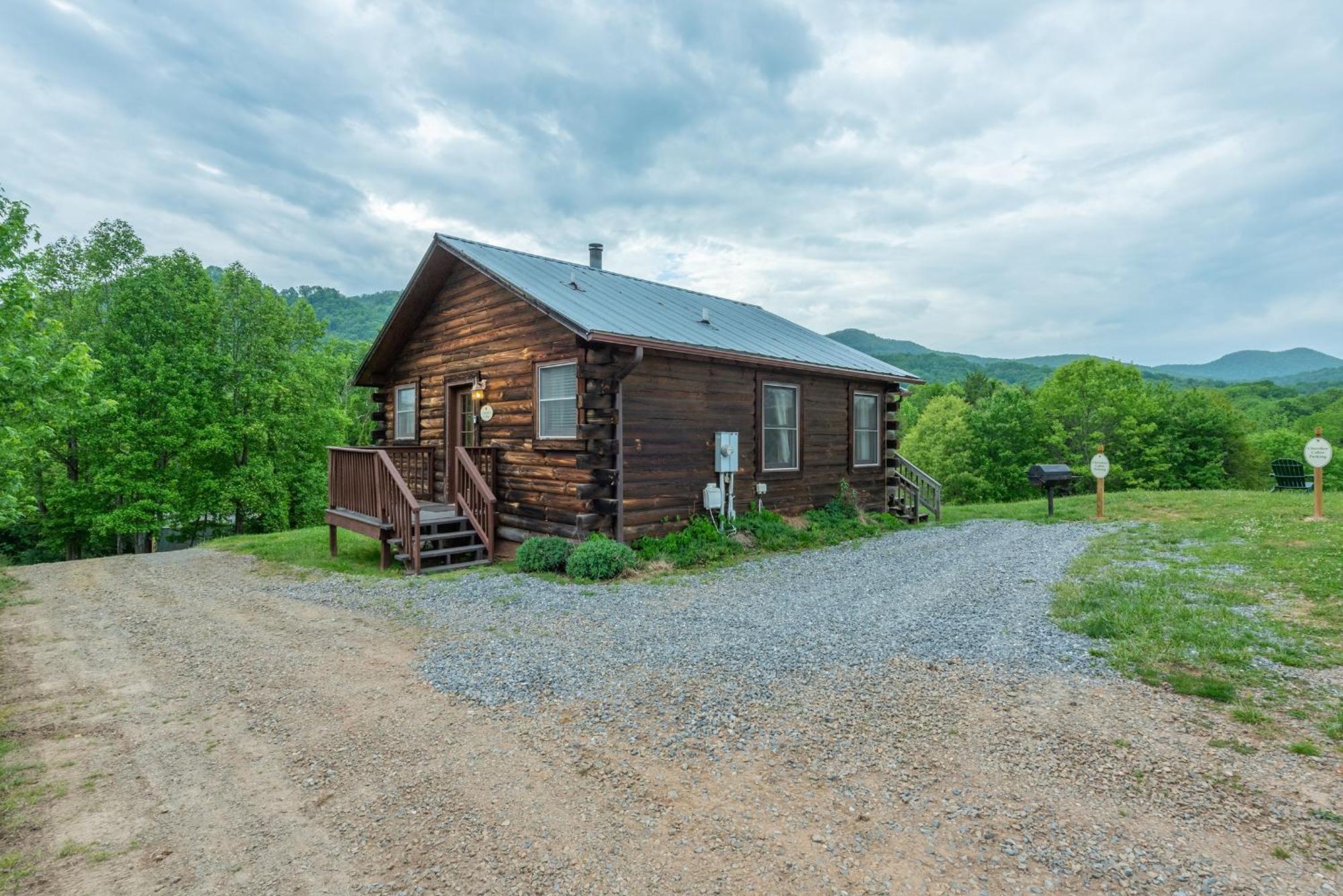 Engadine Inn And Cabins Candler Екстериор снимка