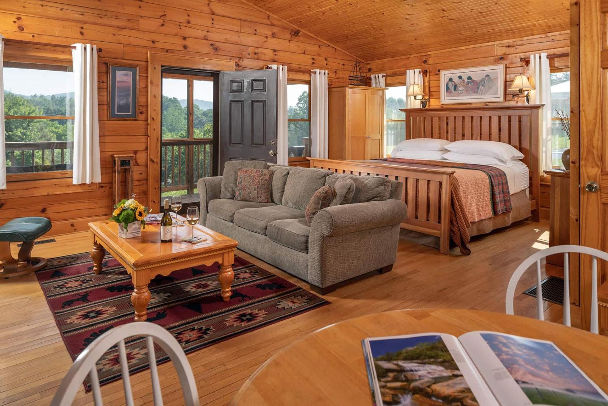 Engadine Inn And Cabins Candler Екстериор снимка