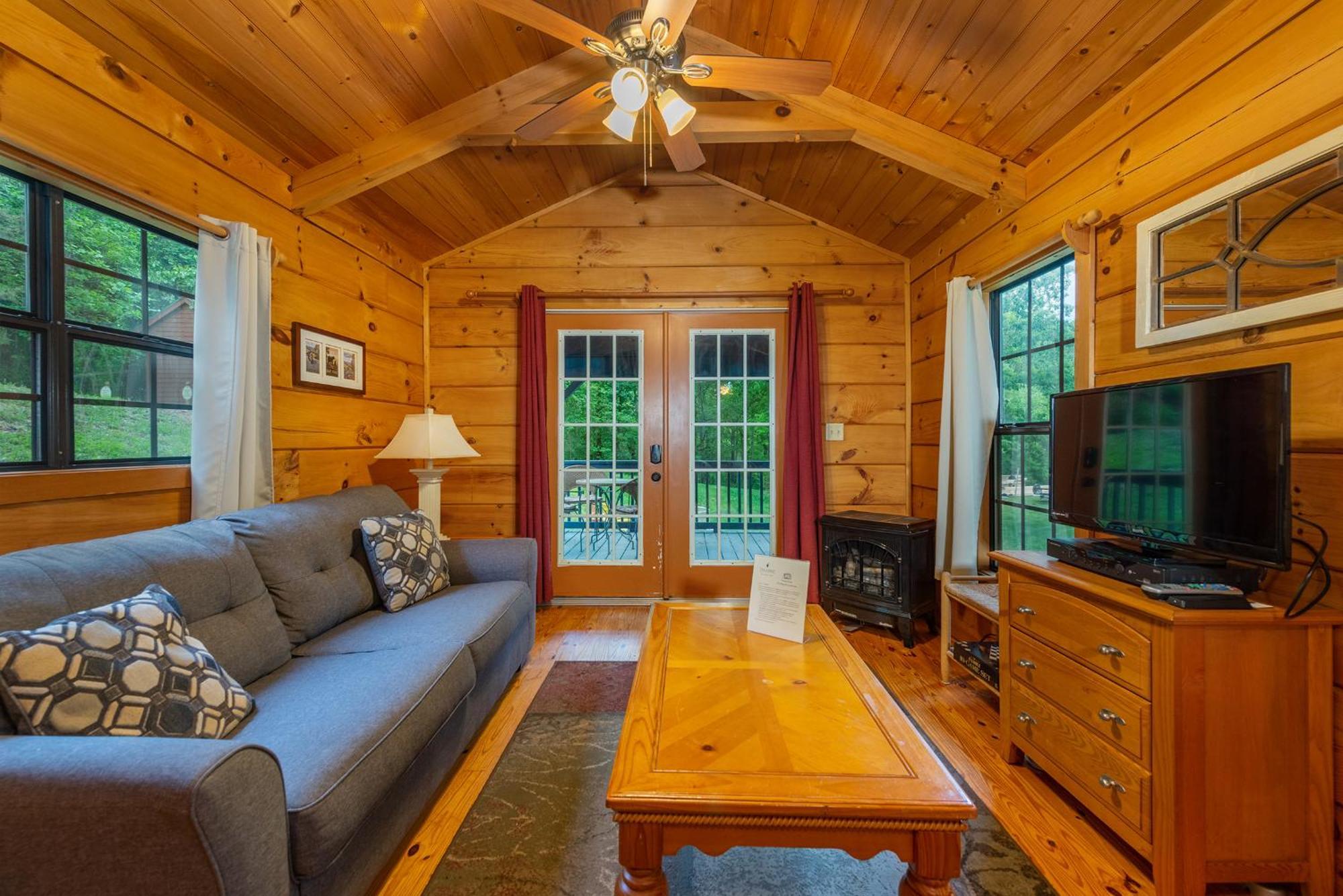 Engadine Inn And Cabins Candler Екстериор снимка