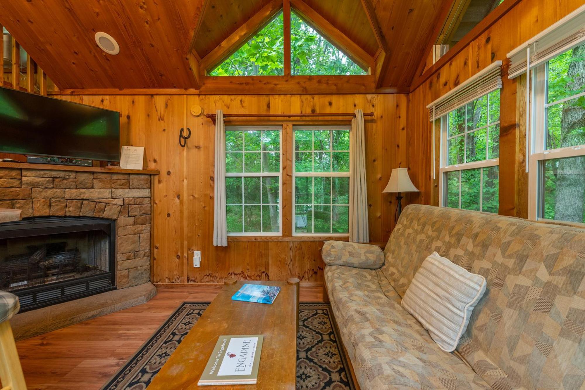 Engadine Inn And Cabins Candler Екстериор снимка