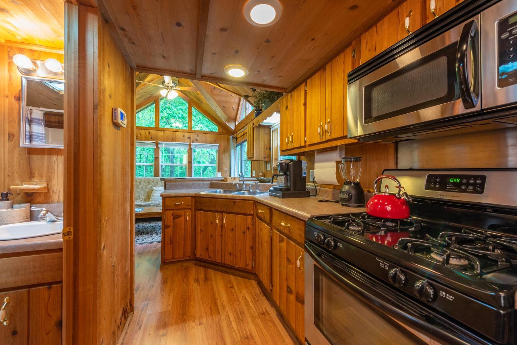 Engadine Inn And Cabins Candler Екстериор снимка