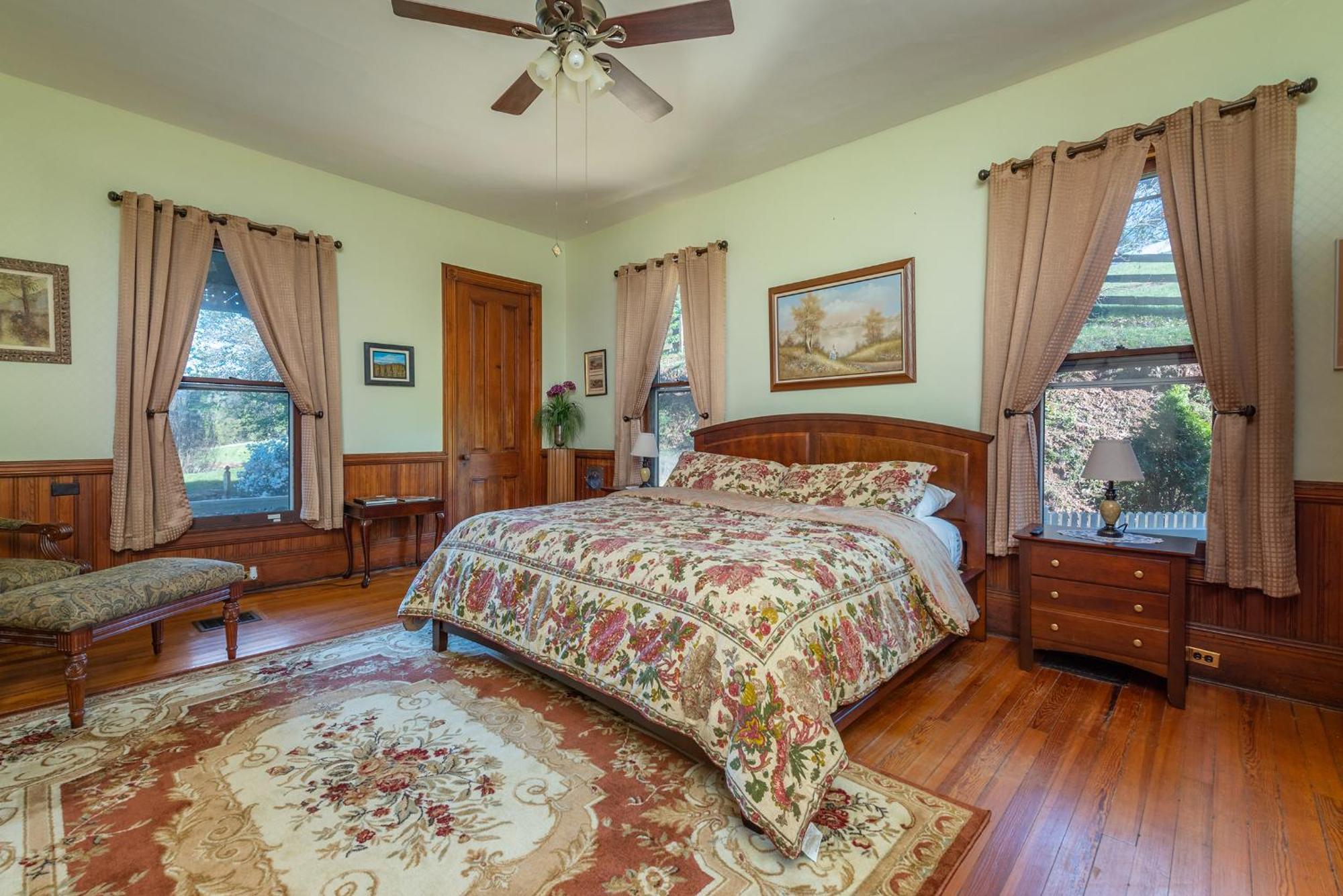 Engadine Inn And Cabins Candler Екстериор снимка