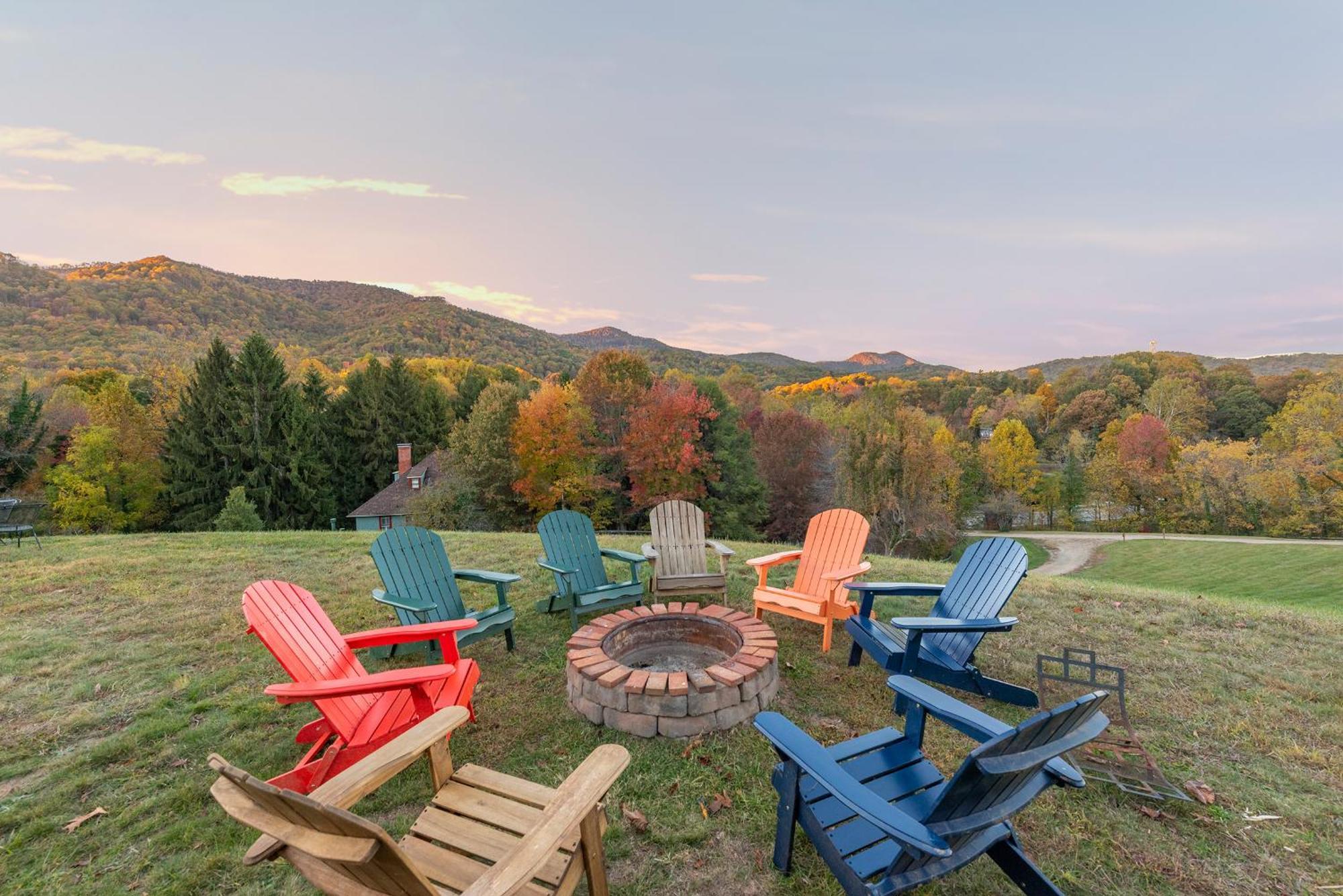 Engadine Inn And Cabins Candler Екстериор снимка