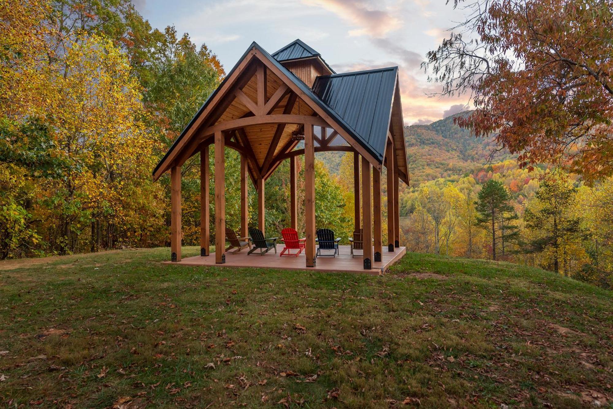 Engadine Inn And Cabins Candler Екстериор снимка